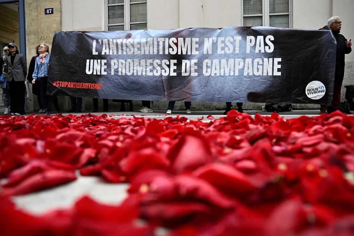 Uso da violação com contornos antissemitas na campanha gerou protestos