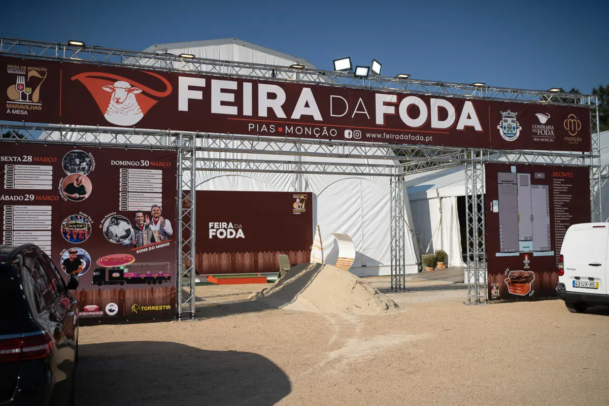 A "Foda" será servida ao longo de três dias, com os habitantes a assar 300 cordeiros