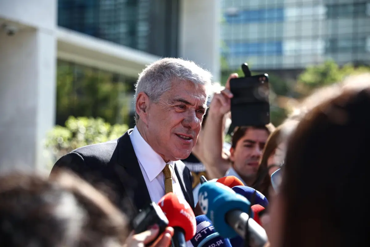 Imagem de contexto do artigo Sócrates admite viagens mas nega irregularidades ou perigo de fuga