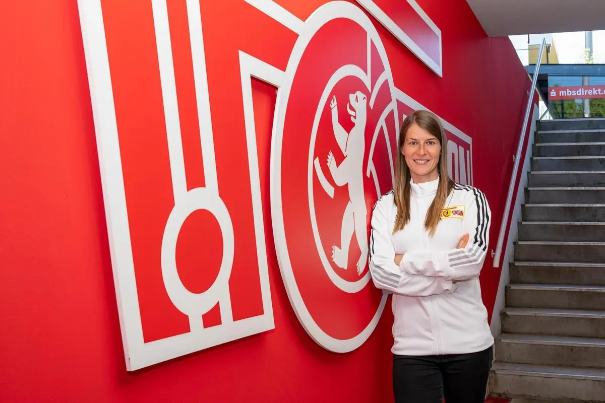 Marie-Louise Eta é treinadora-adjunta na nova equipa técnica do Union Berlin, liderada por Marco Grote