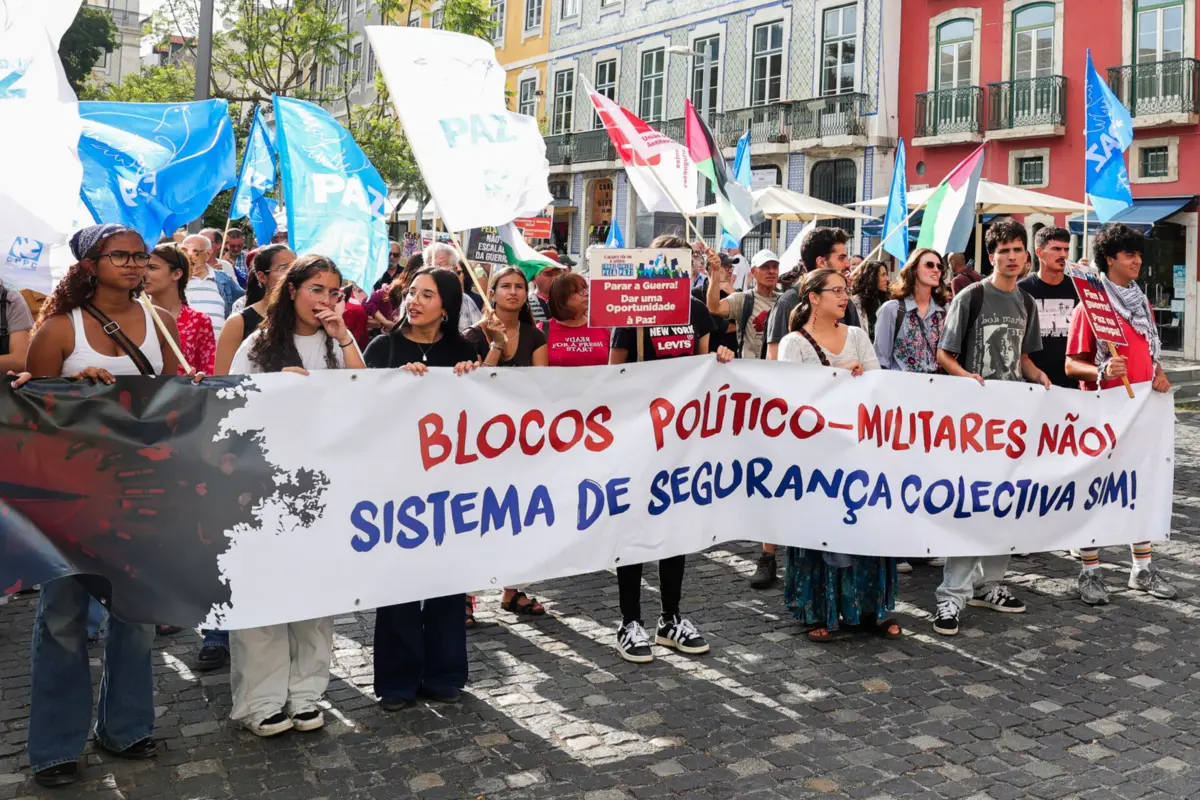 Imagem de contexto do artigo Protesto da CGTP junta dezenas de pessoas em Lisboa contra "corrida ao armamento"