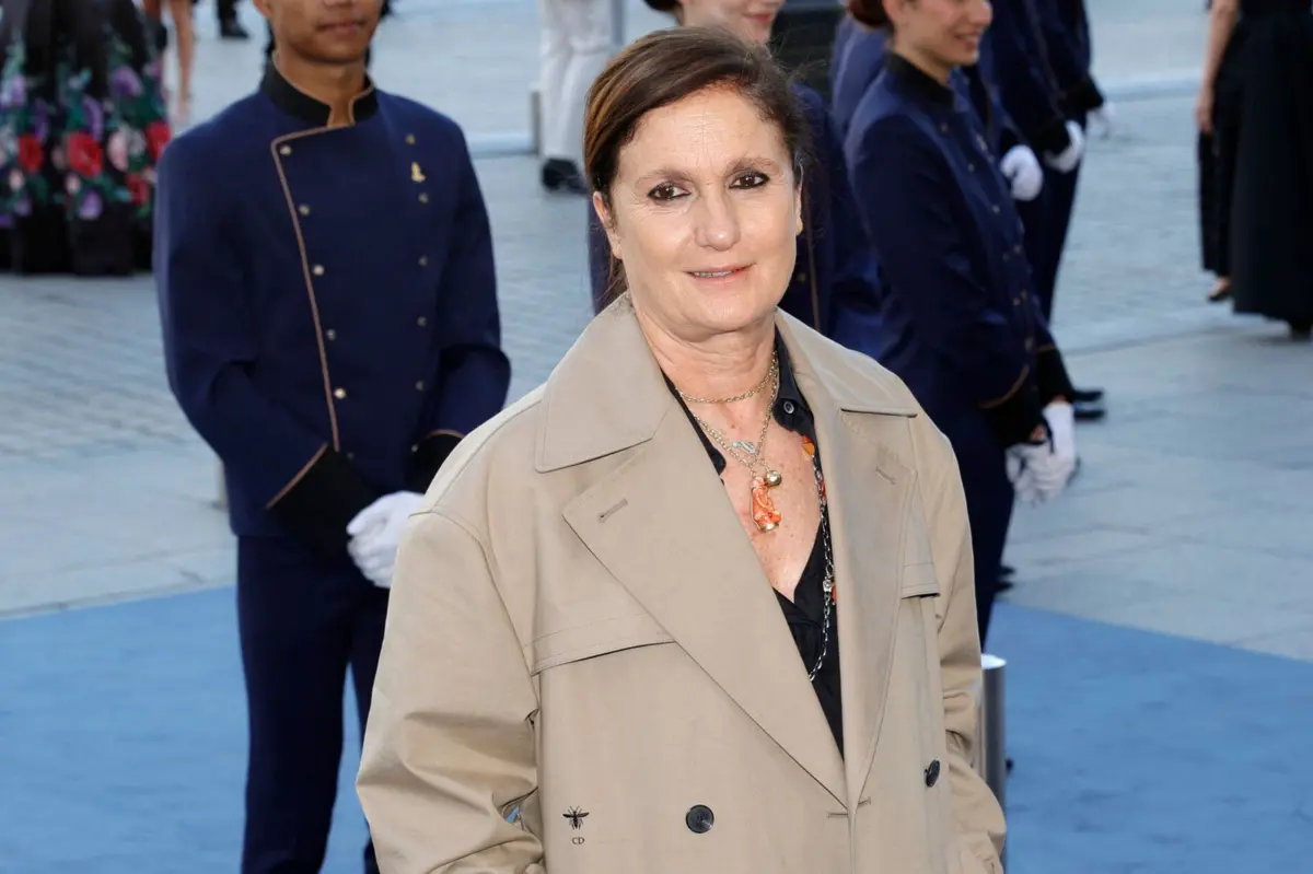 Estilista italiana Maria Grazia Chiuri volta à Fendi, casa onde começou a carreira, e prepara a coleção outono/inverno 2026-2027 para a Semana de Moda de Milão