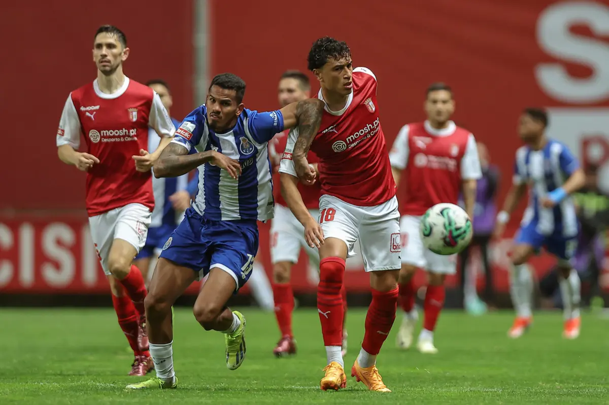 Vítor Carvalho de fora