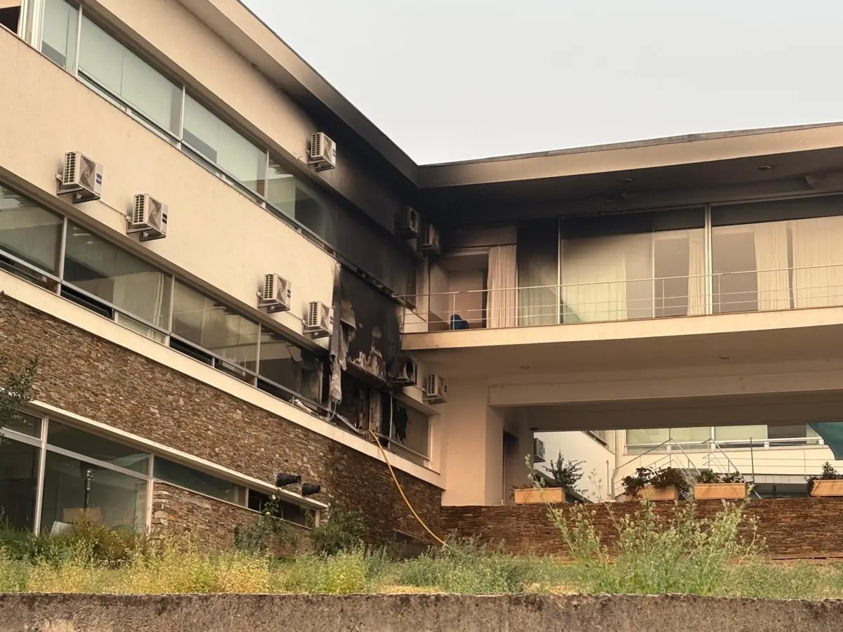 O incêndio deflagrou de madrugada num dos quartos