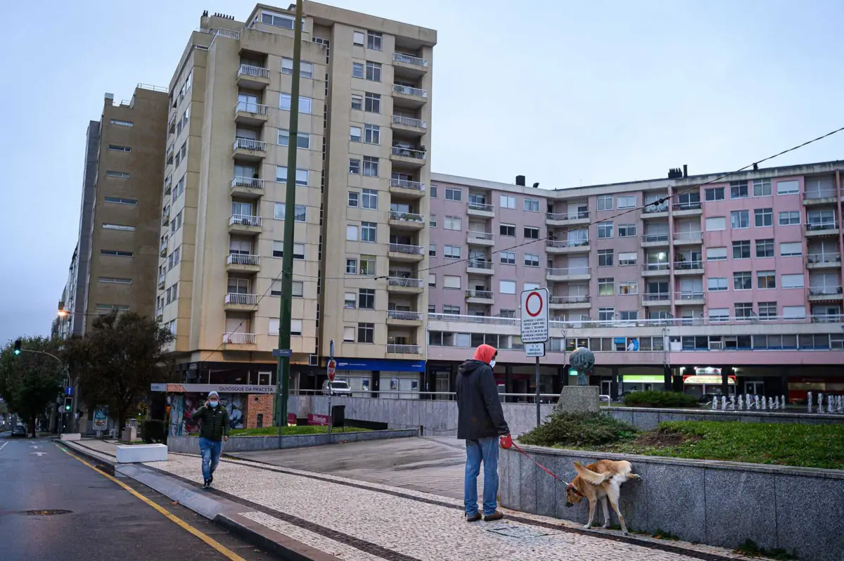 Praceta 25 de Abril fica em frente à Câmara de Gaia