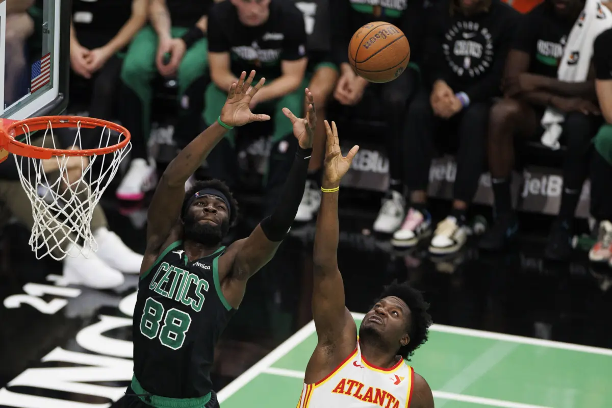 Neemias Queta foi titular pelos Celtics
