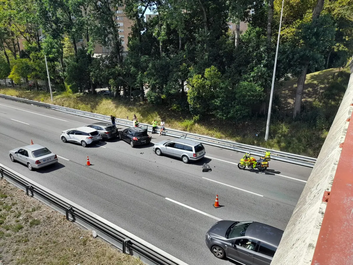 No local está uma moto do INEM