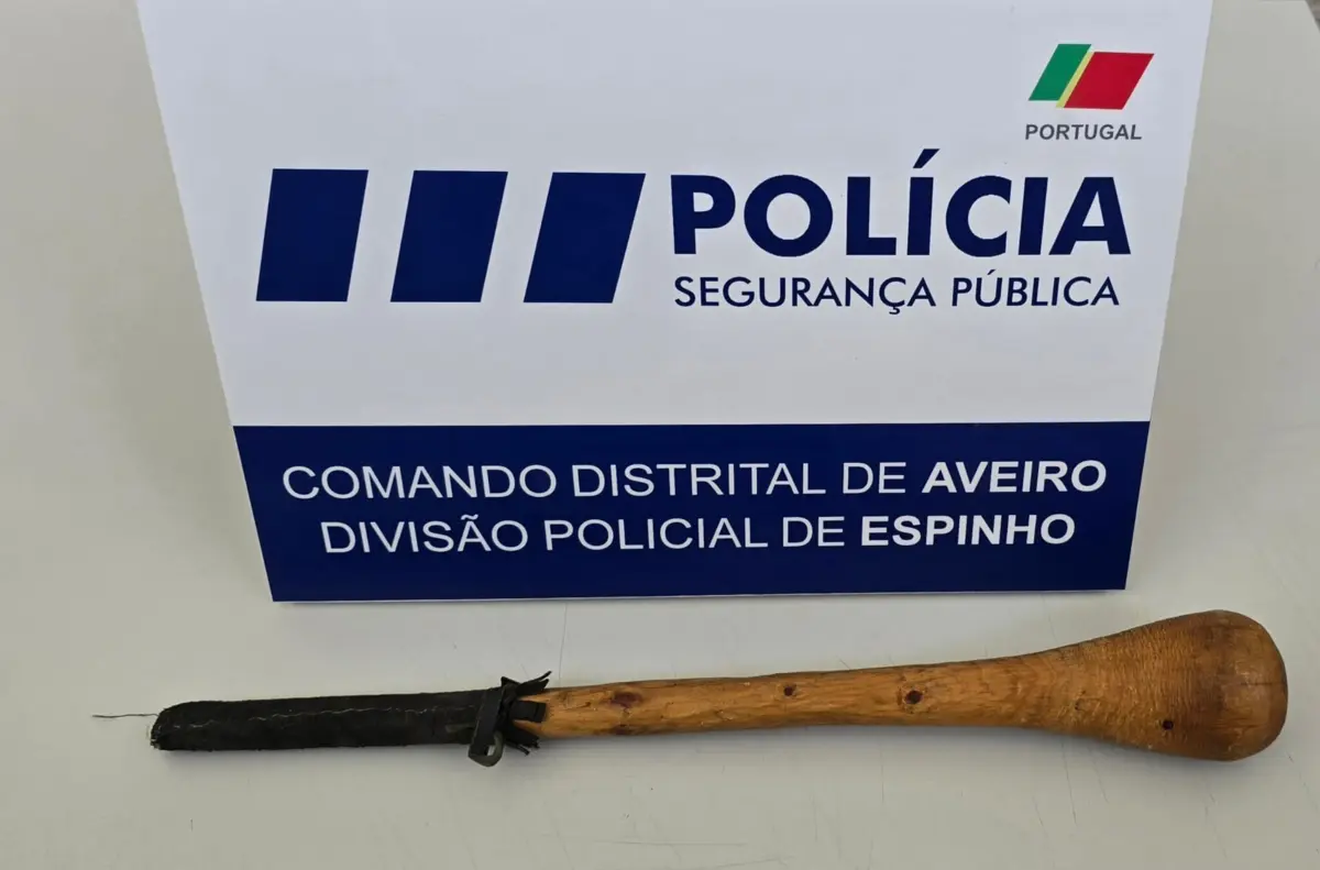 Suspeito ameaçou um condutor com recurso a uma moca