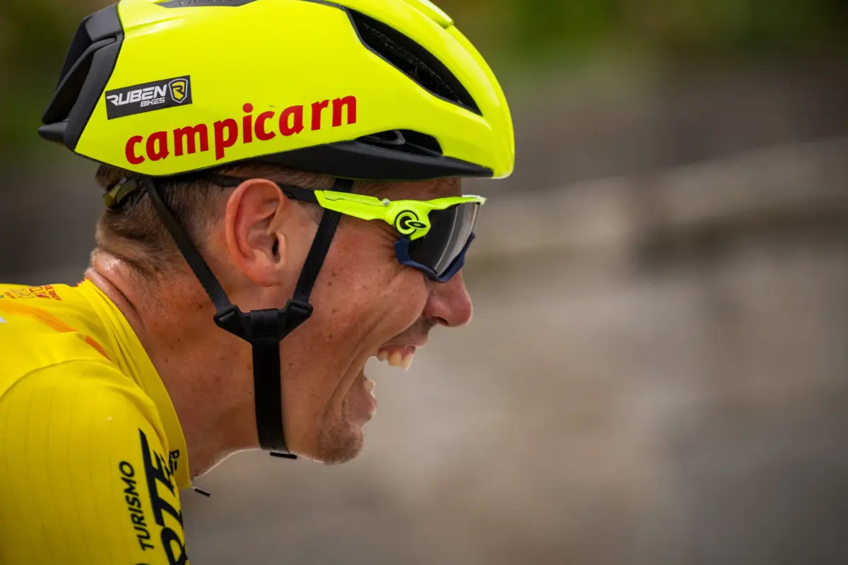 Longe dos holofotes, Artem Nych é um corredor afável e sorridente