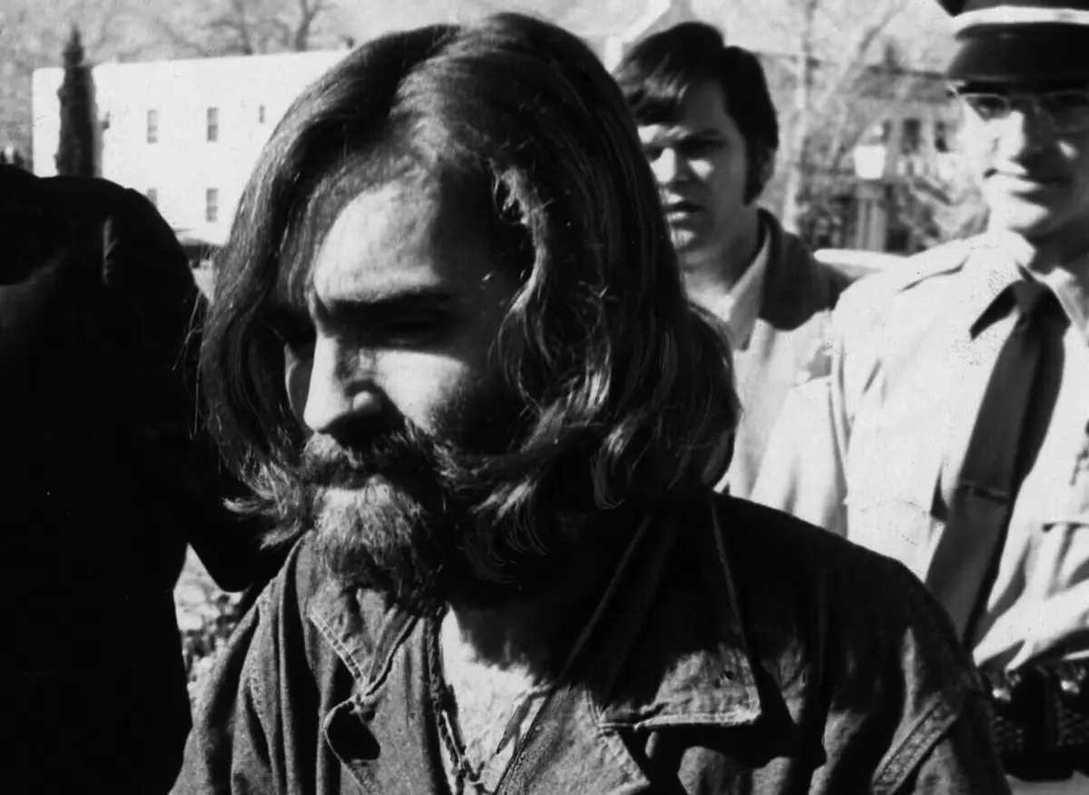 Em agosto de 1969, Manson instruiu alguns seguidores a matarem sete pessoas