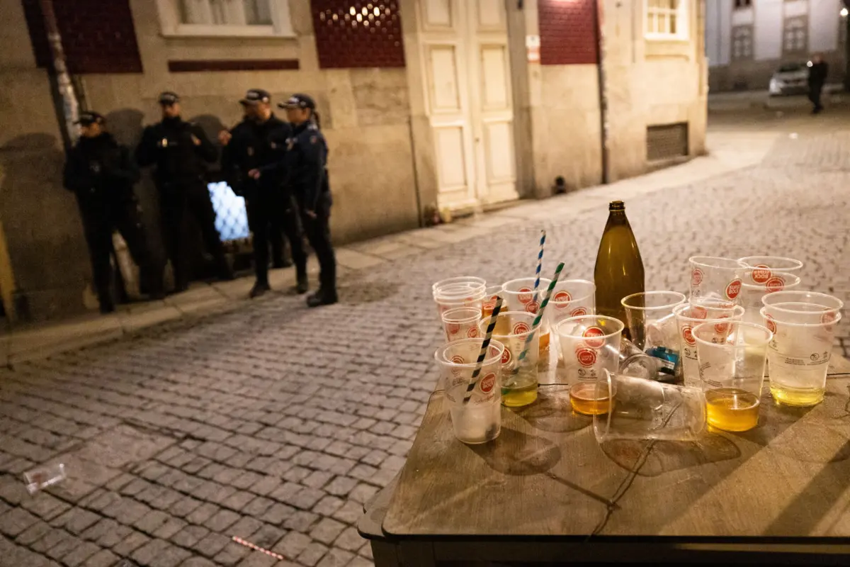 O presidente da Associação Portuguesa de Bares e Discotecas argumenta que o convívio na rua, conhecido pelo fenómeno do "botellón" não vai deixar de existir