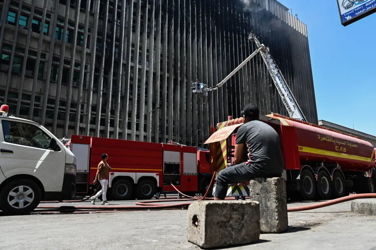 Imagem de contexto do artigo Pelo menos quatro pessoas morreram em incêndio numa central telefónica no Egito