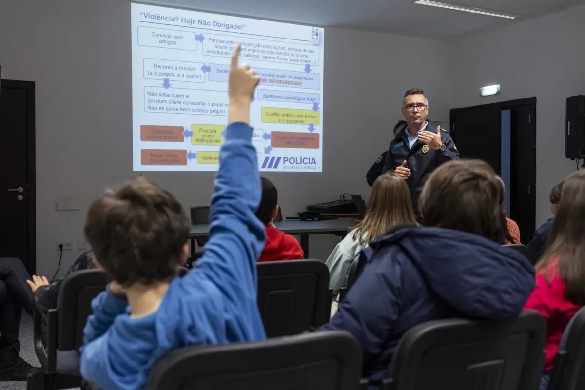 Tiago Batista, 11 anos, um dos alunos que participaram na sessão, achou muito interessante o contacto com os agentes