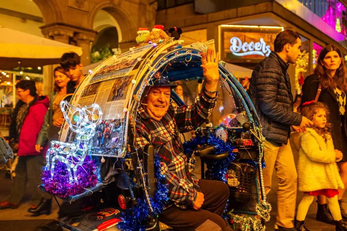 Fernando decora a trotinete a rigor