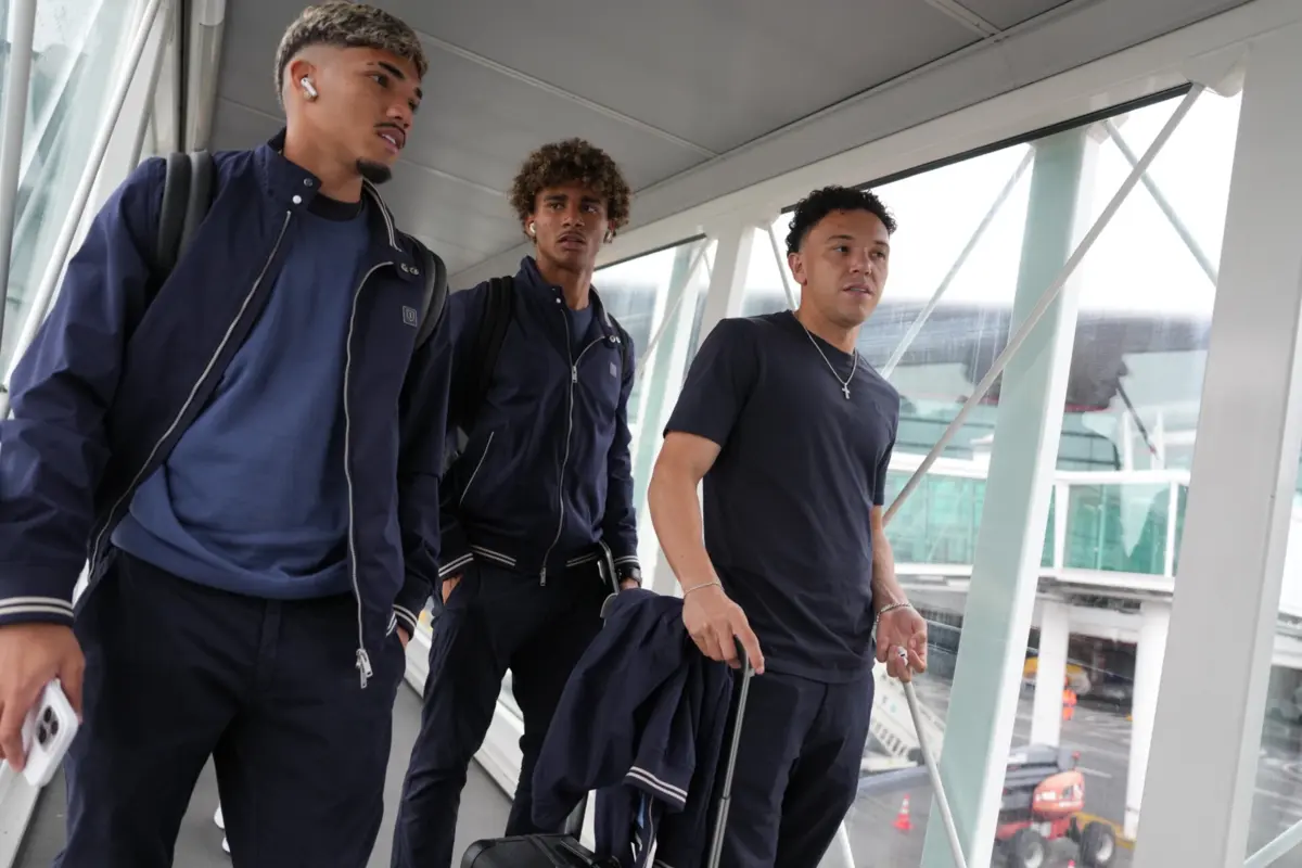 Jogadores portistas ainda esperam pela partida para Nottingham