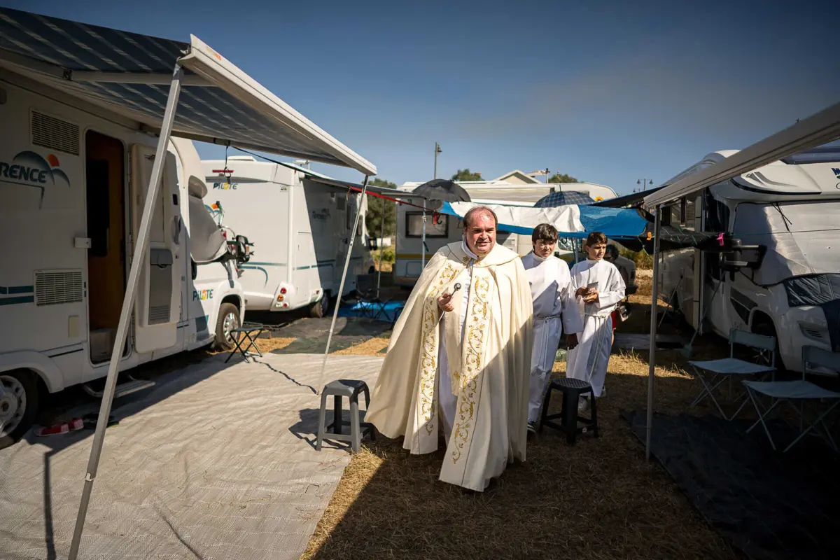 Imagem de contexto do artigo Liberdade e água benta: o padre Paulo benzeu 60 autocaravanas em Ponte de Lima