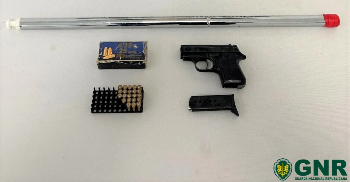 GNR deteve homem e apreendeu uma arma de fogo, munições e um tubo de ferro