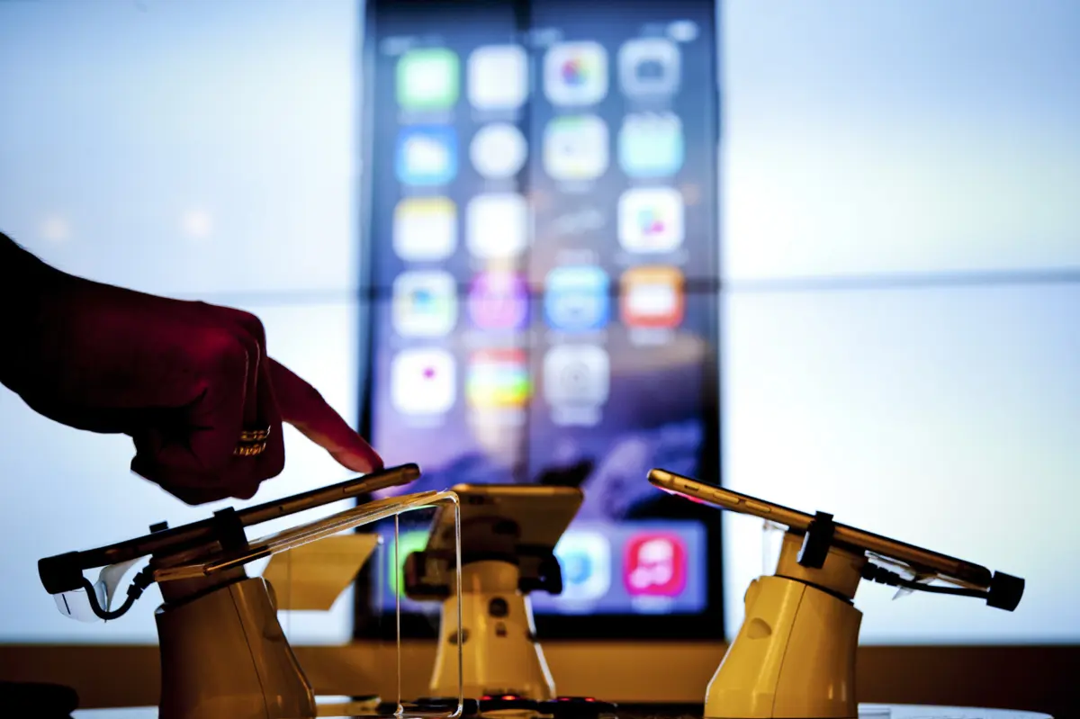 "De forma astuta”, suspeito simulava a devolução do artigo ao lojista “numa caixa idêntica ainda que vazia, ficando na posse do iPhone 16 Promax pretendido”