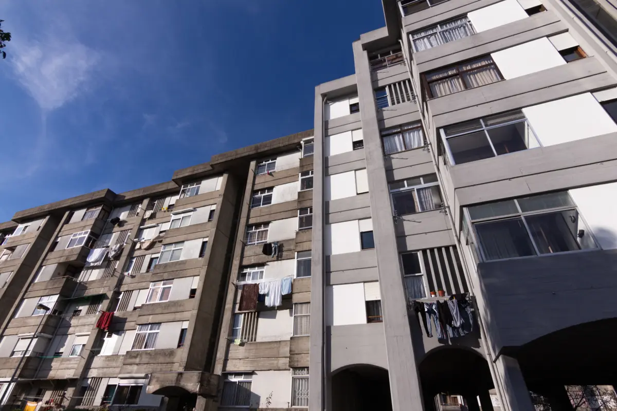 Vários atrasos relacionados com a política de habitação têm sido atribuídos ao IHRU