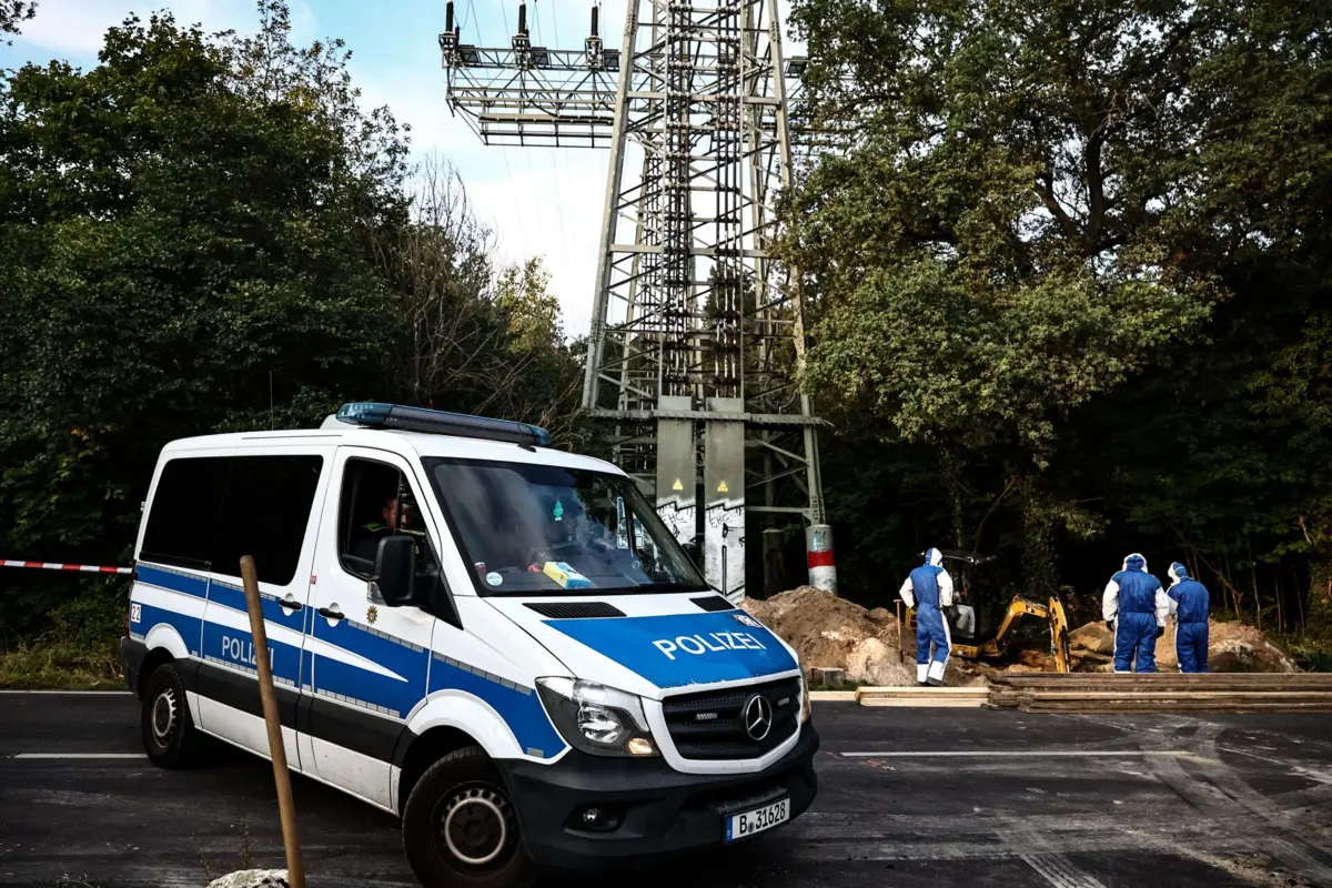 O incêndio ocorreu durante a noite de segunda-feira e a madrugada de hoje em Johannisthal