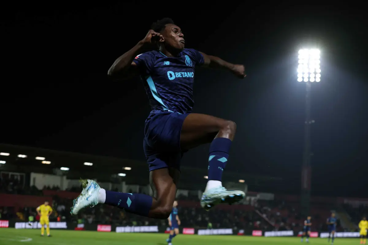 Samu leva 11 golos em 12 jogos pelo F. C. Porto