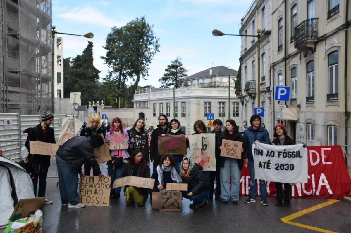 Imagem de contexto do artigo Estudantes ameaçam com greve às aulas caso Governo não combata crise climática