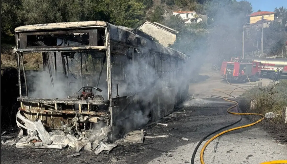 O veículo seguia sem passageiros