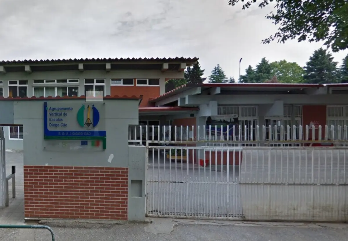 Fogo na Escola Diogo Cão foi detetado pouco depois de ter deflagrado