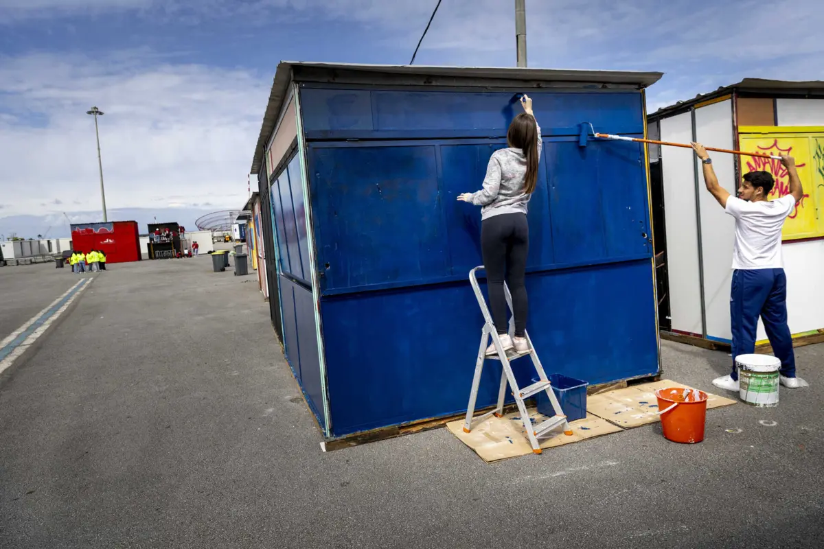 Arrancaram os trabalhos de montagem de barracas no queimódromo