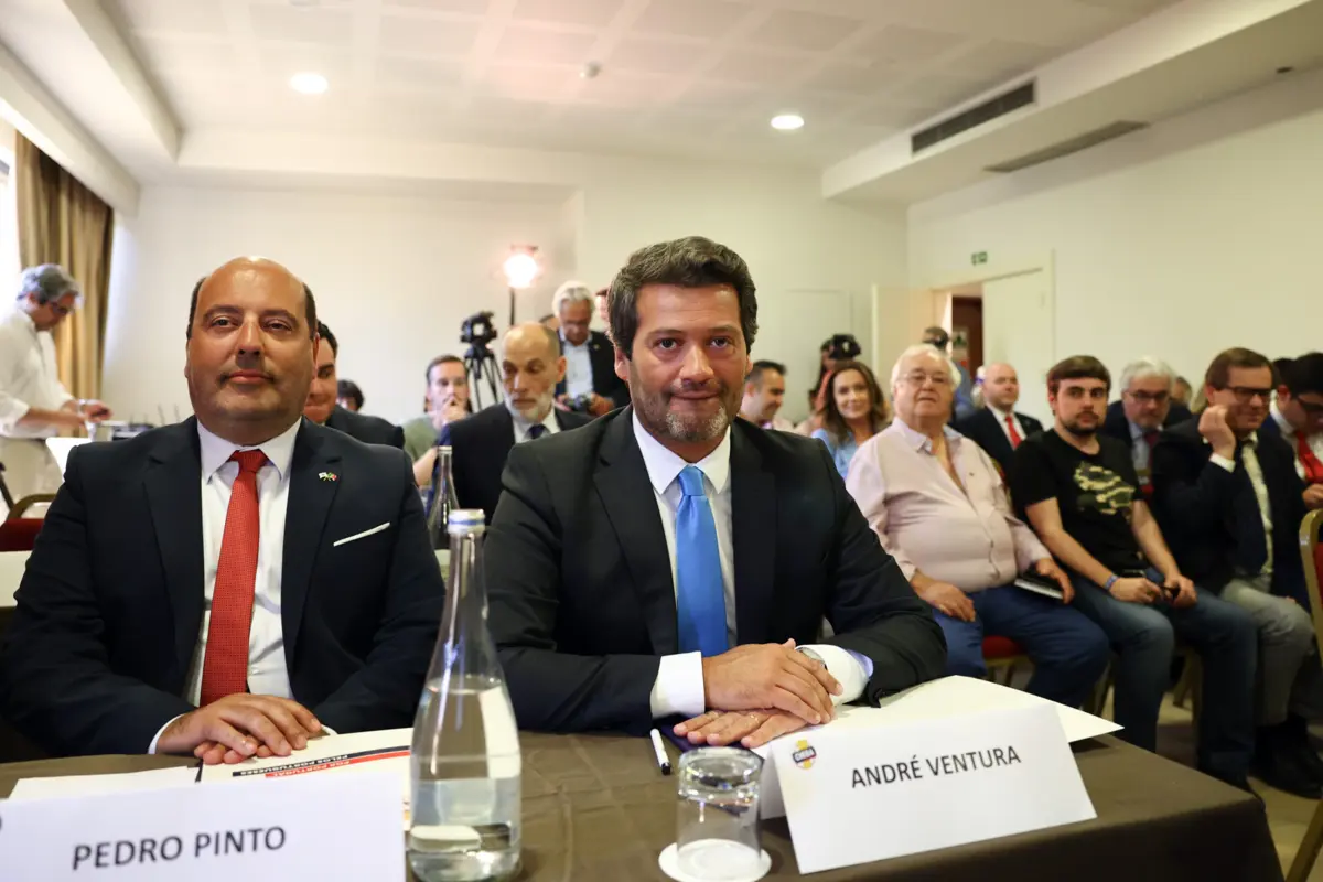 Líder parlamentar e dirigente do partido fizeram declarações passíveis de serem consideradas incitamento ao ódio e violência