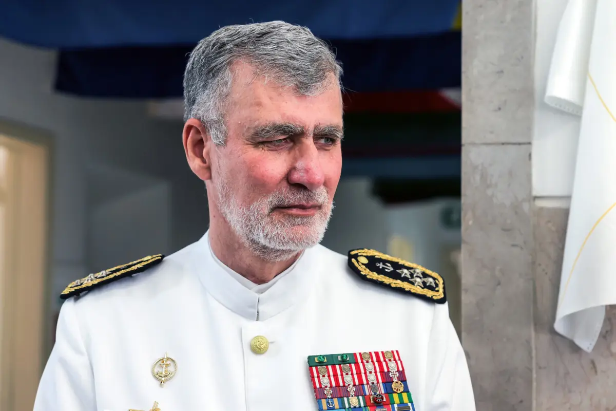 Perfil “suprapartidário” do almirante Gouveia e Melo é trunfo, afirmam politólogos