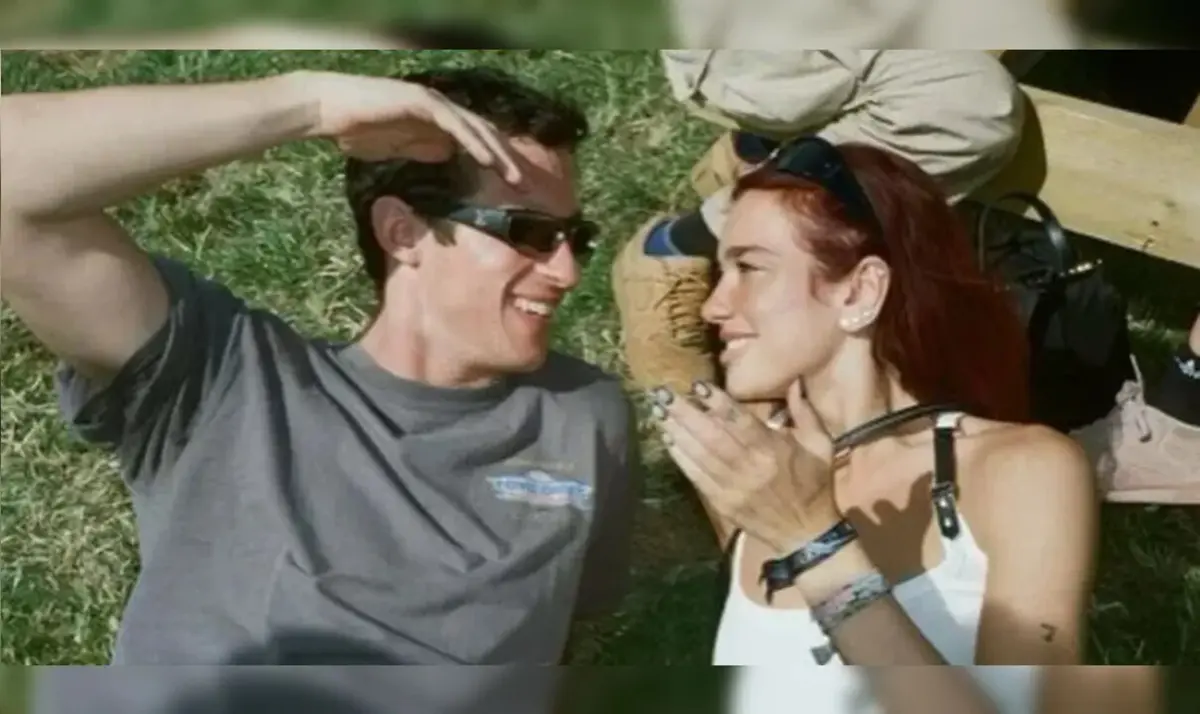 Dua Lipa com o namorado, o ator Callum Turner, que estará a ser equacionado para o novo papel de 007 no cinema.