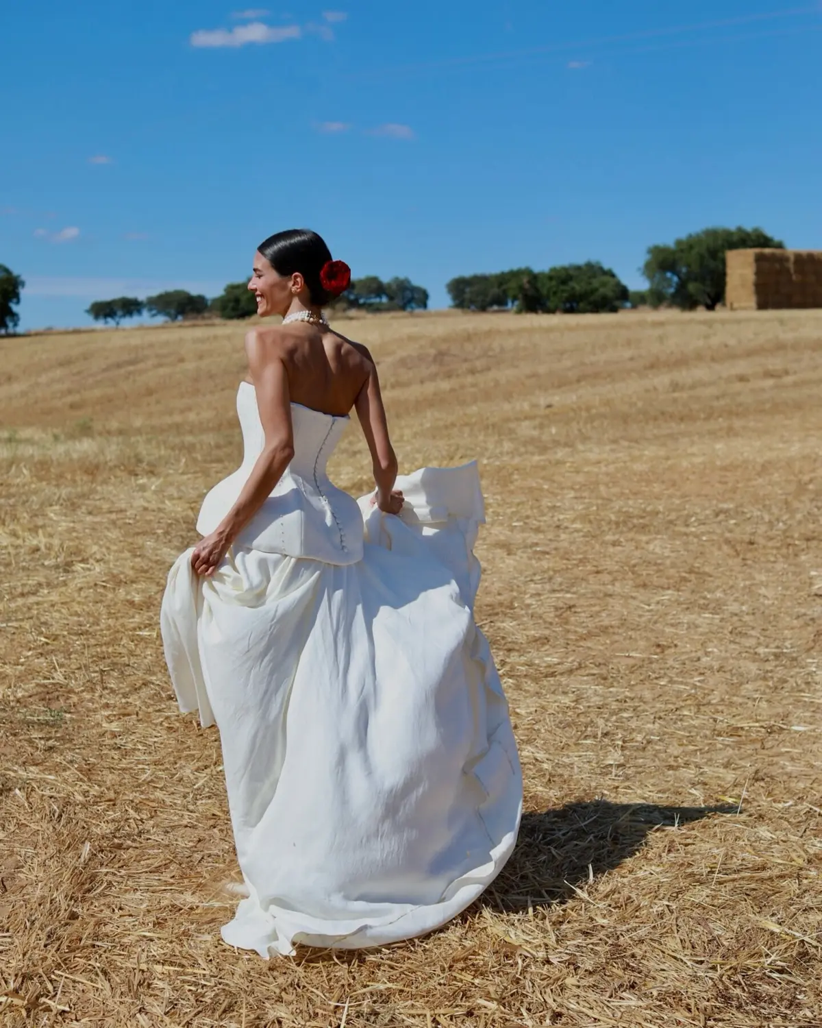Depois do casamento pelo registo civil, atriz e modelo juntam família e amigos em Arraiolos