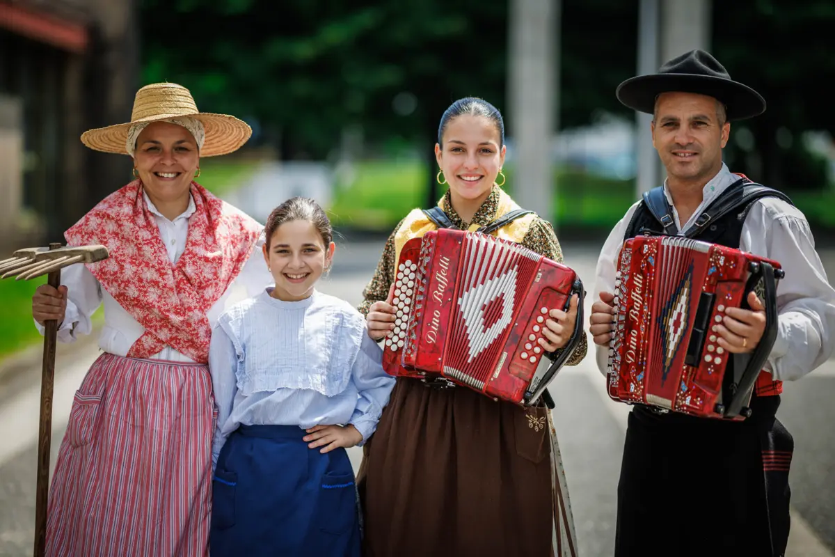 Esta segunda-feira à tarde, foi realizado o Desfile Etnográfico e Festival de Folclore, integrado nas Festas Antoninas que terminam na próxima quinta-feira