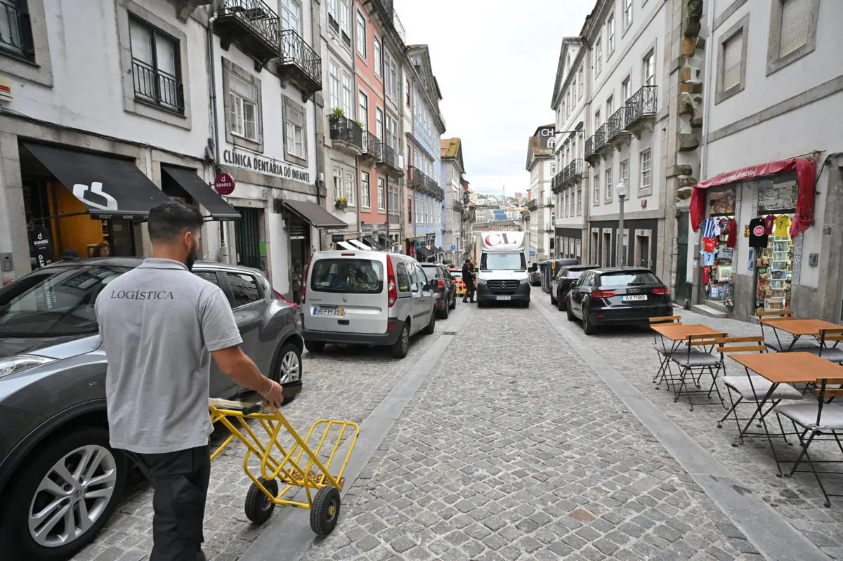 No dia 22 de outubro, a Câmara do Porto anunciou que a Rua de São João já estava "aberta aos peões", após a conclusão de obras antes do prazo