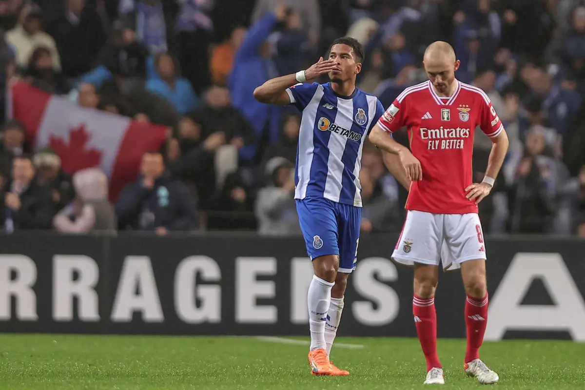 Namaso saltou do banco para assinar, de cabeça, o 5-0 final do clássico disputado no Estádio do Dragão