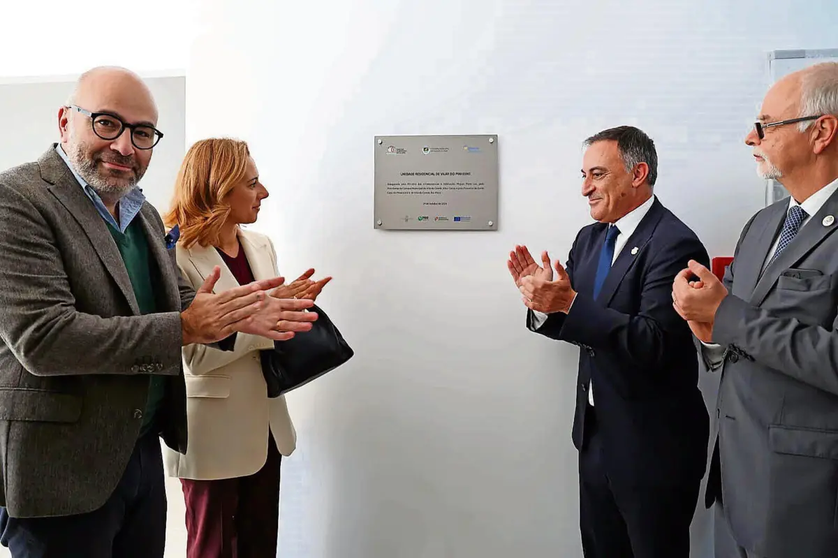 Inauguração das primeiras casas, em outubro de 2024, com Miguel Pinto Luz e Vítor Costa