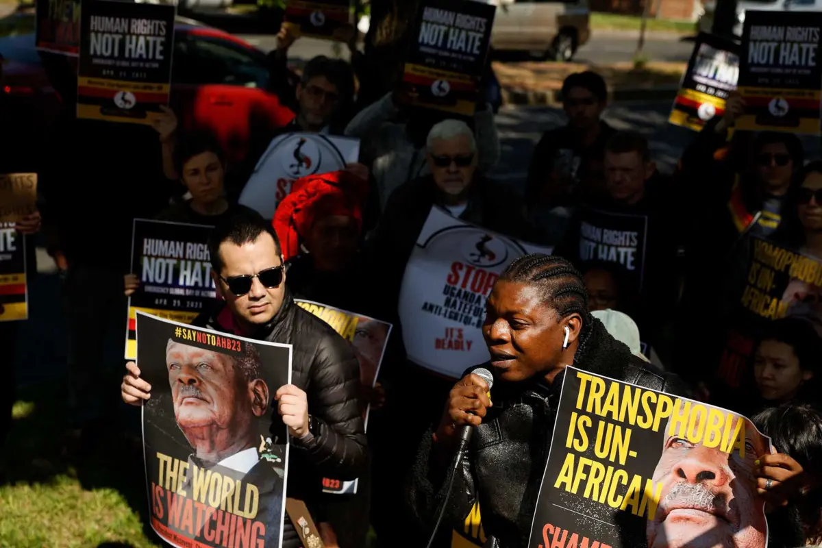 Lei que proíbe casamento entre pessoas do mesmo sexo prevê até 10 anos de prisão