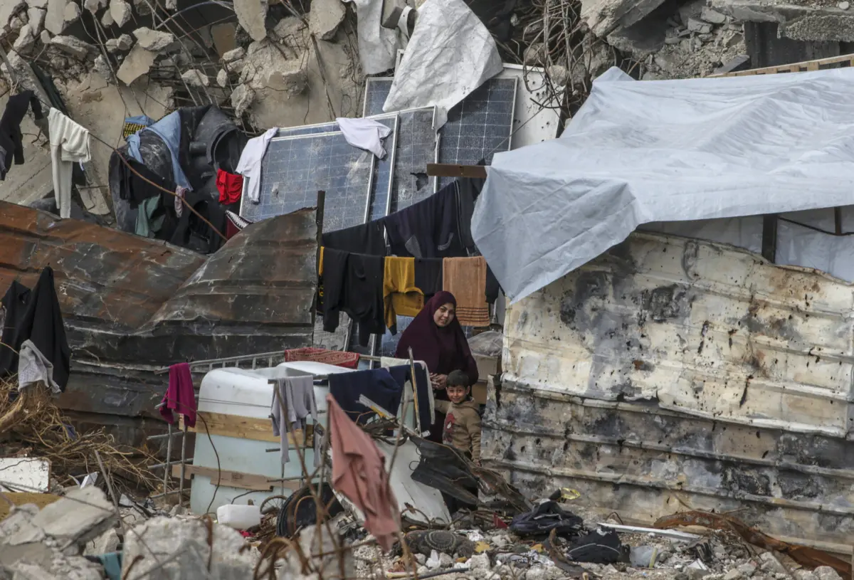 Após o cessar-fogo, palestinianos regressam "a casa" e vivem entre escombros