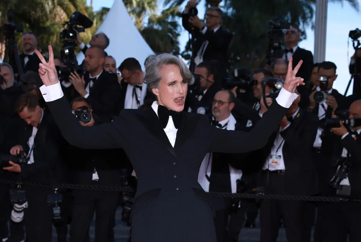 Aos 67 anos, atriz deslumbrou com a sua atitude no segundo dia do Festival de Cannes
