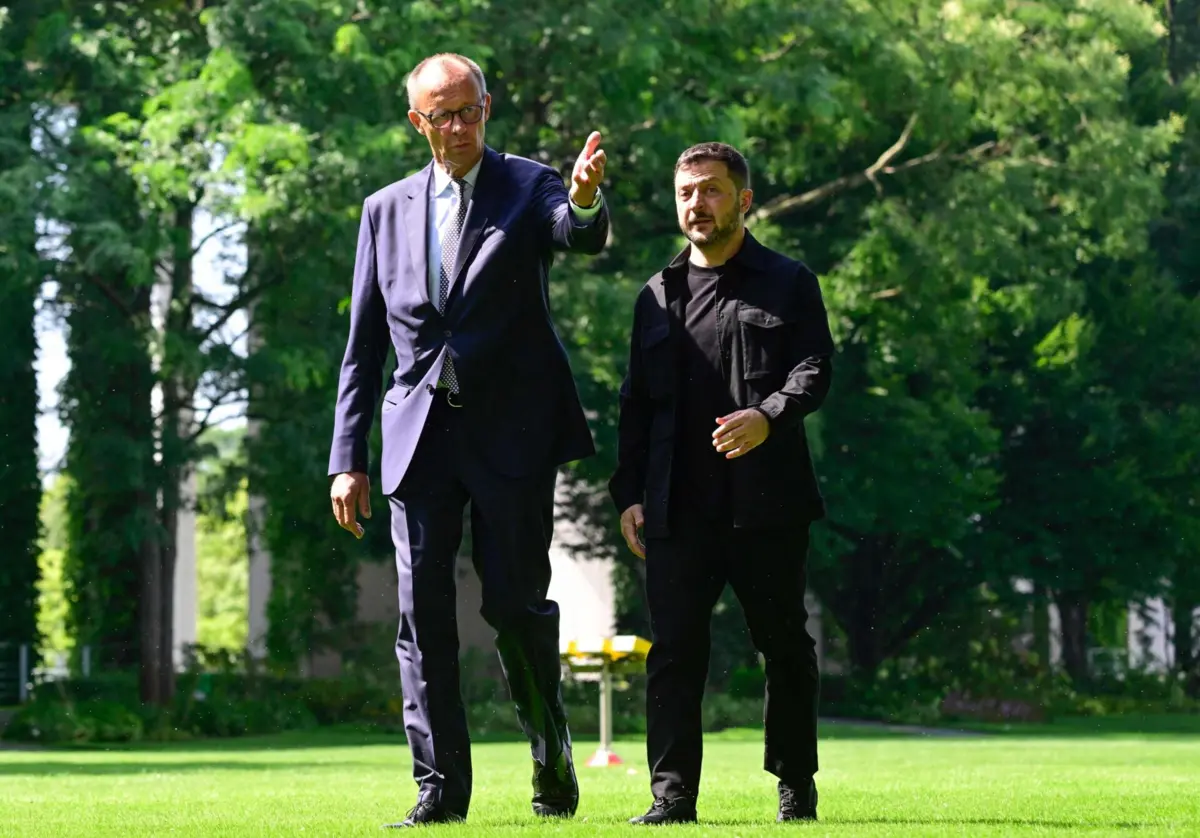 O chanceler alemão Friedrich Merz com o presidente ucraniano Volodymyr Zelensky