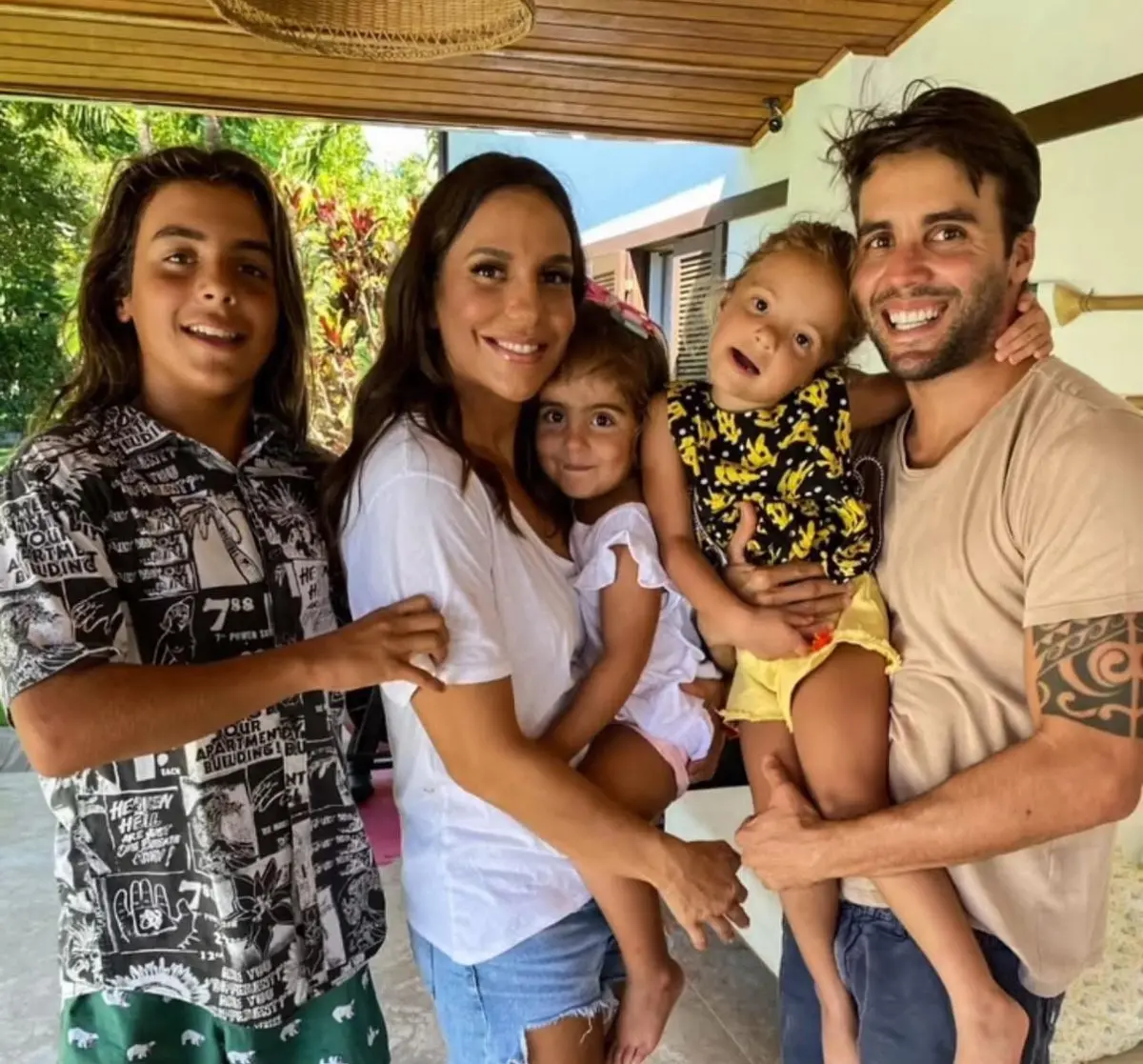 Ivete Sangalo e Daniel Cady com os filhos, num registo com alguns anos