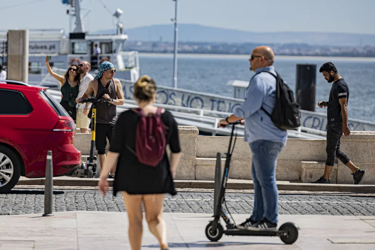 Imagem de contexto do artigo Turistas vão pagar quatro euros por noite de taxa turística para dormir em Lisboa