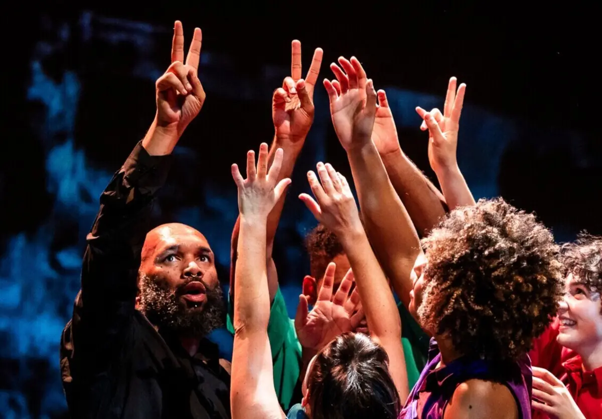 Companhia de Dança do Seixal compõe elenco da peça "A coleção do meu pai - Amina"