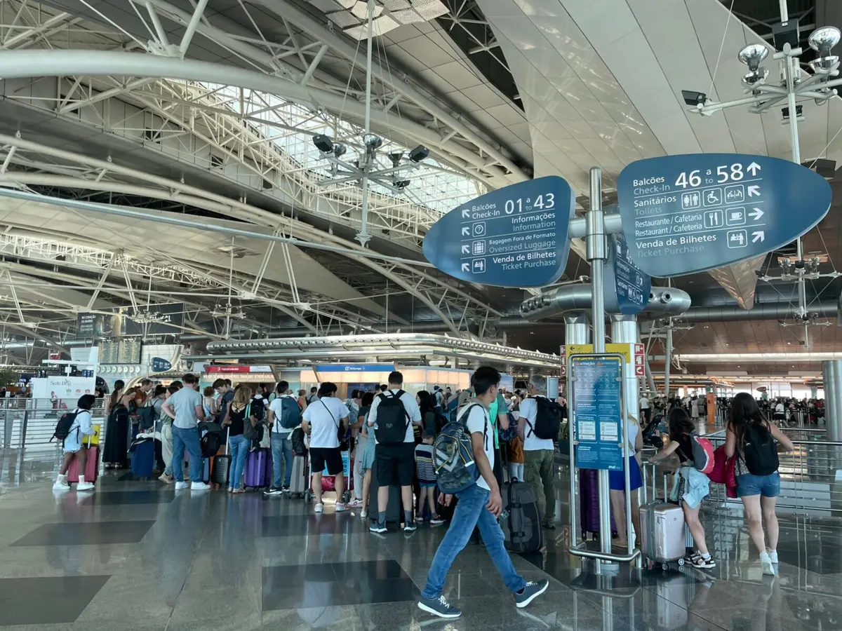 Fila do aeroporto Francisco Sá Carneiro
