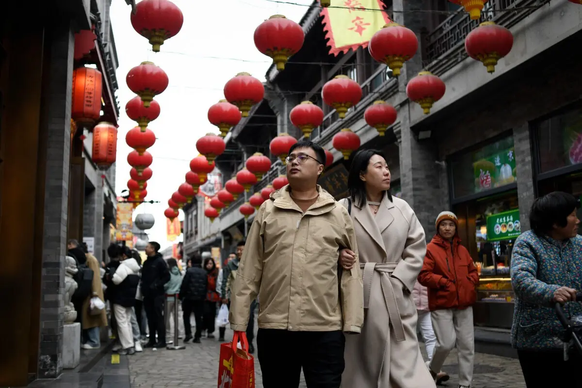 Os Estados Unidos puseram hoje em vigor taxas adicionais de 20% sobre todos os bens oriundos da China