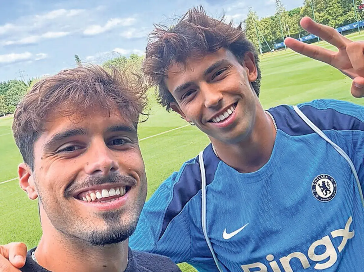 Pedro Neto e João Félix rumaram ao Chelsea