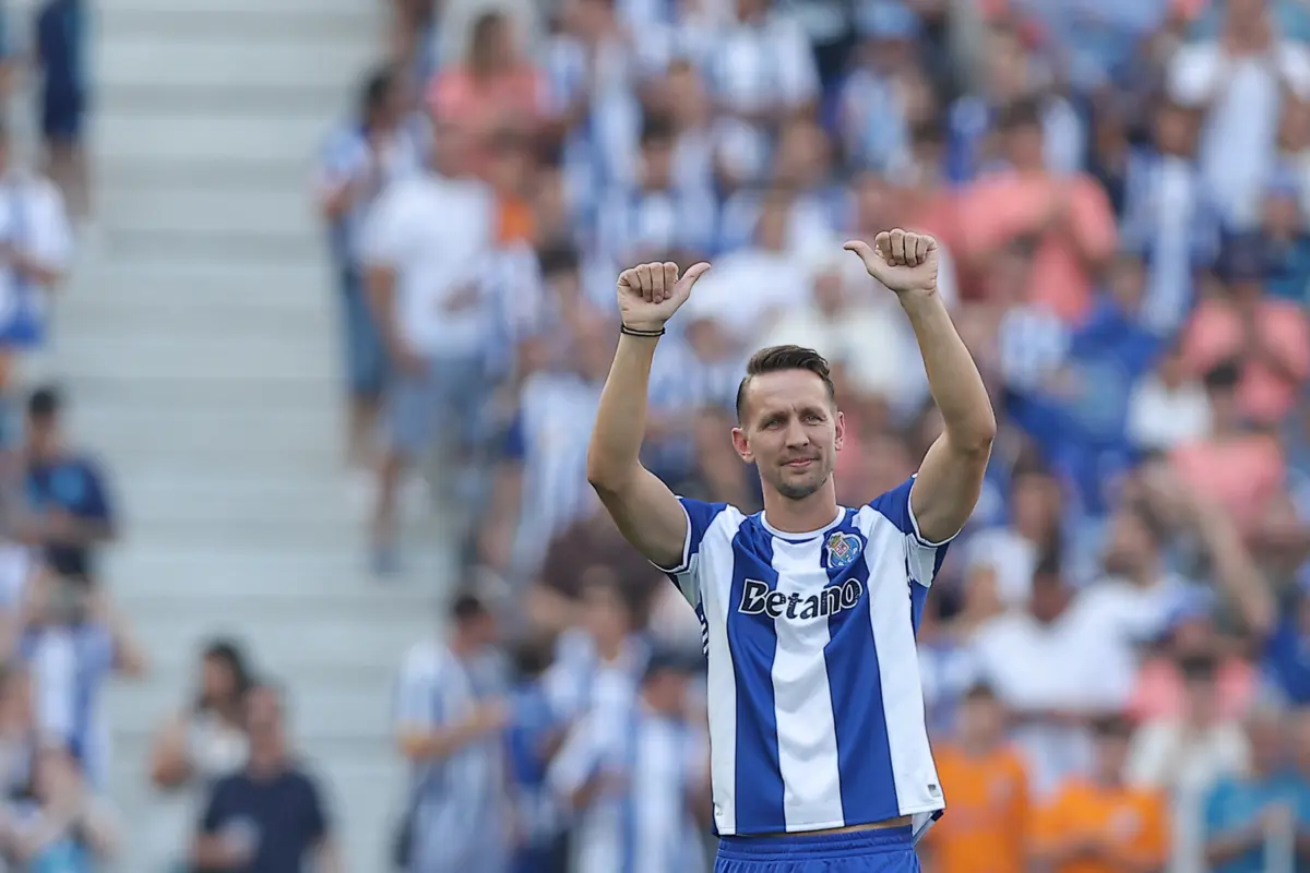 Internacional neerlandês foi anunciado no jogo de apresentação