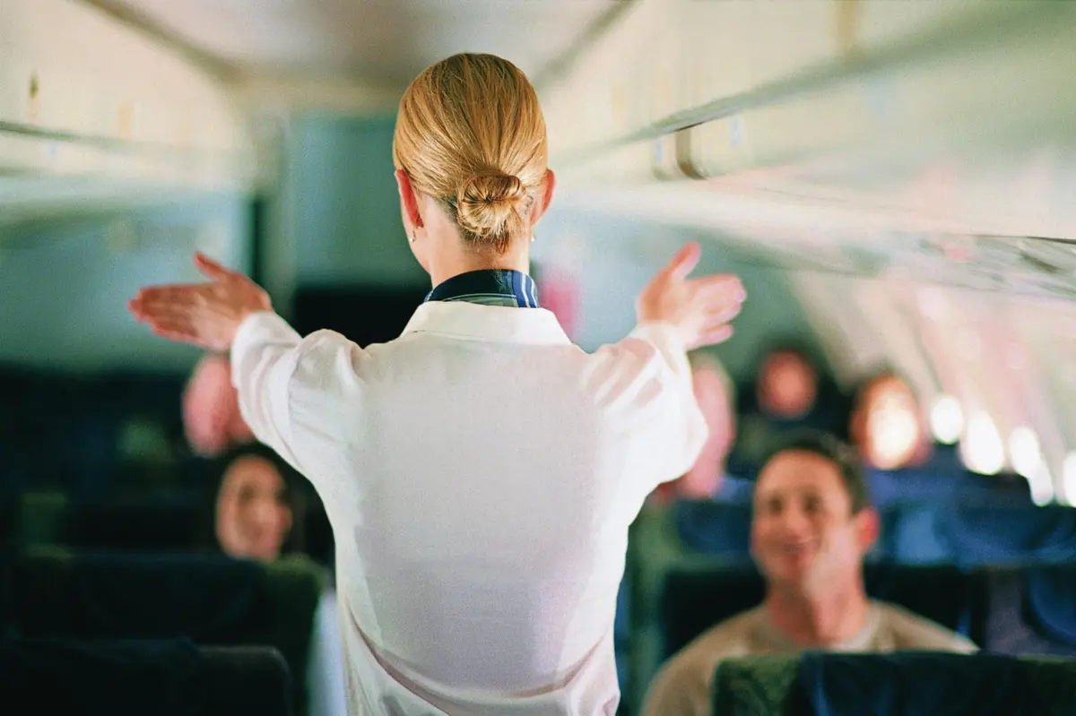 Hospedeira tinha, em 2023, um salário-base de 760 euros, acrescido de três subsídios