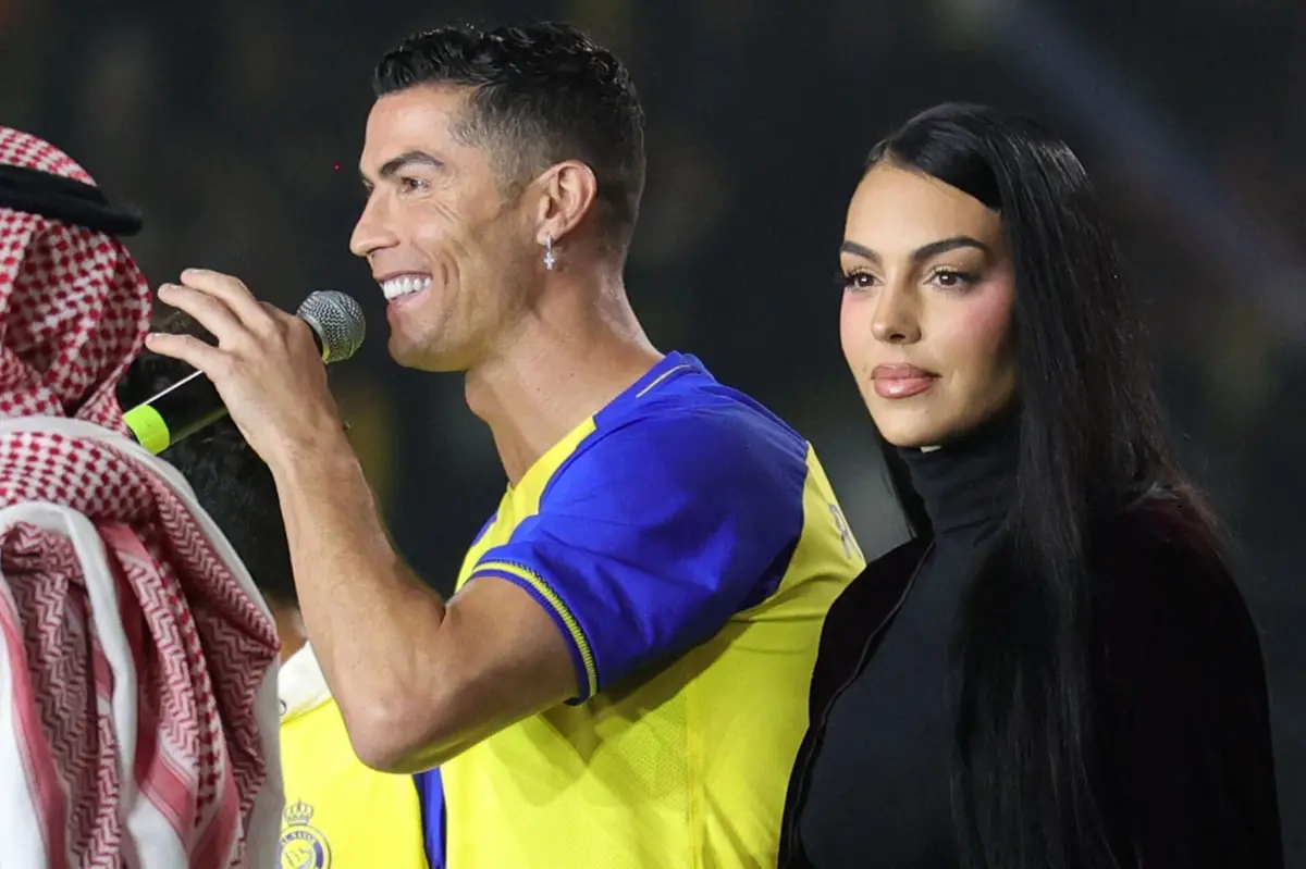 Juntos há nove anos, Cristiano Ronaldo e Georgina Rodríguez anunciaram o noivado este mês